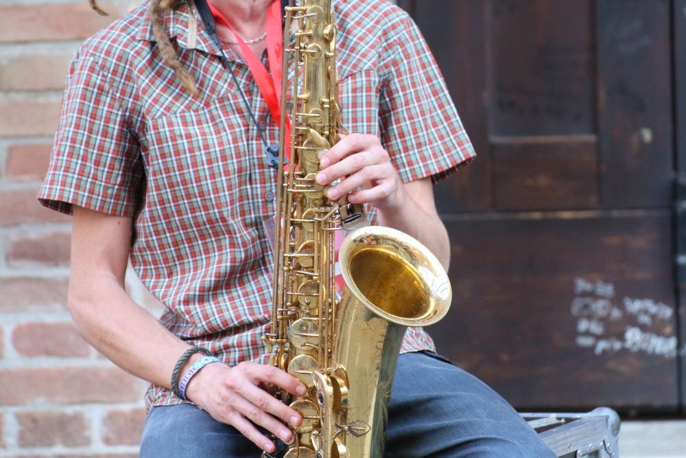 London buskers to trial world’s first cashless payments