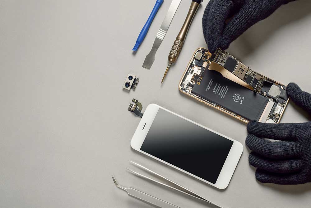 Apple allows techies to self-repair iPhones and Macs