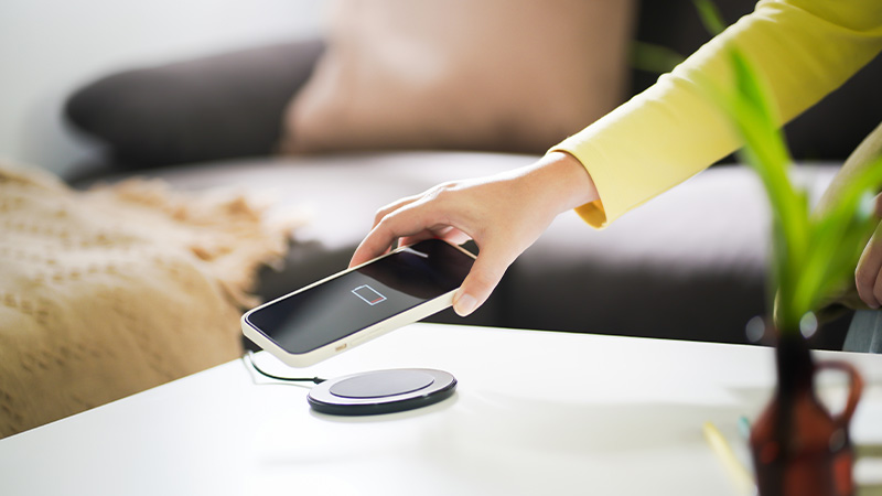 Universal wireless charging for tech devices gathers pace
